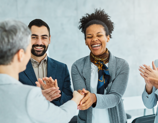 Dart im Büro: Teambuilding und Pausenspiel richtig gemacht