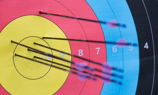 Präzisionssport-Parallelen: Was Darts mit Golf, Billard und Bogenschießen wirklich verbindet