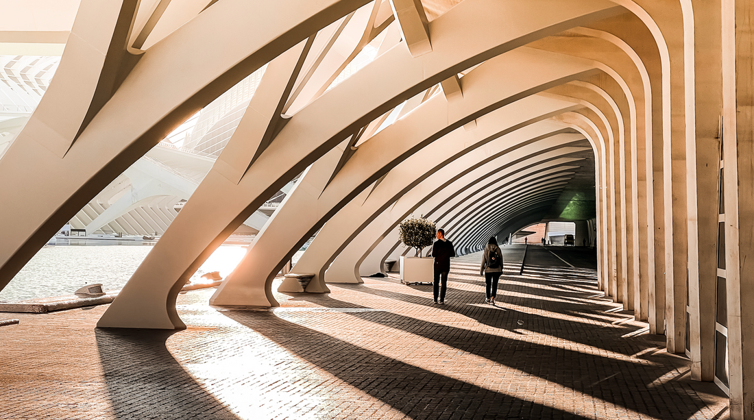 Darts & Architektur: Wie Raumgestaltung, Wandbeschaffenheit und Akustik das Spielgefühl verändern