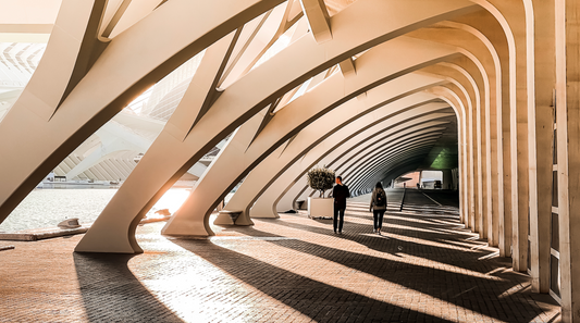 Darts & Architektur: Wie Raumgestaltung, Wandbeschaffenheit und Akustik das Spielgefühl verändern