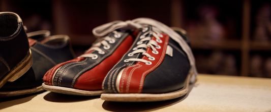 Standfest am Oche: Warum spezielle Dartschuhe mehr sind als Sportschuhe